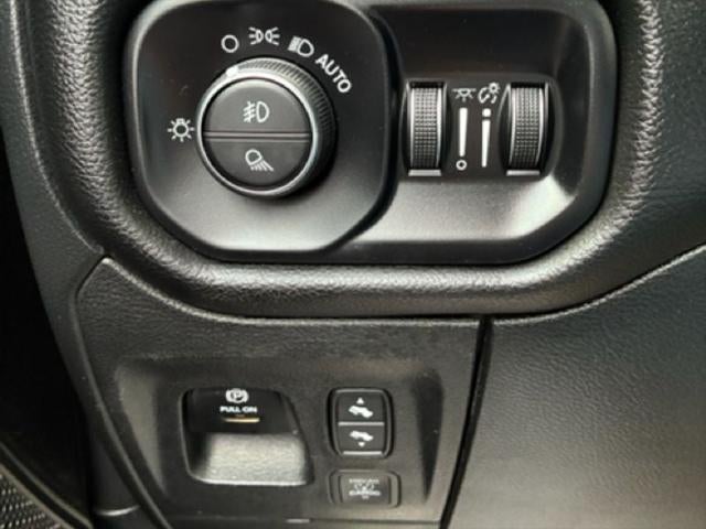 2025 RAM 1500 Big Horn Crew Cab 4x4 5'7' Box