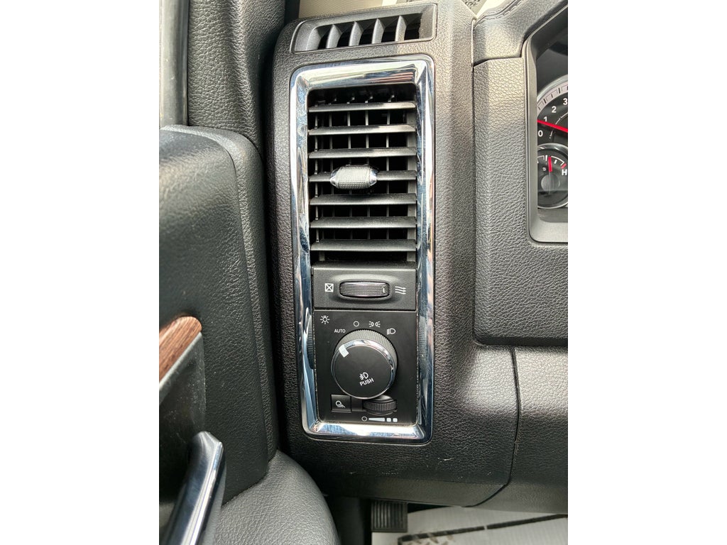2018 RAM 2500 Laramie Crew Cab 4x4 6'4' Box