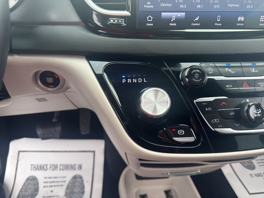 2024 Chrysler Pacifica Touring L