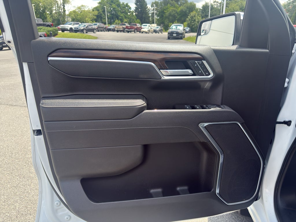 2025 GMC Sierra SLT