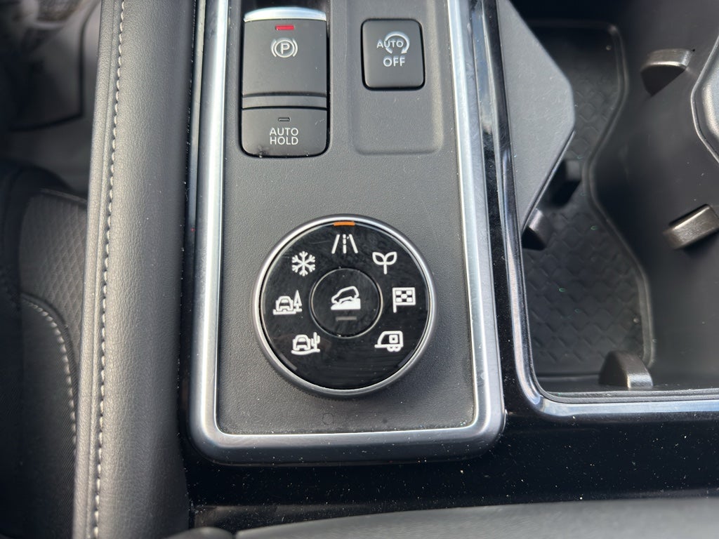 2025 Nissan Pathfinder SV