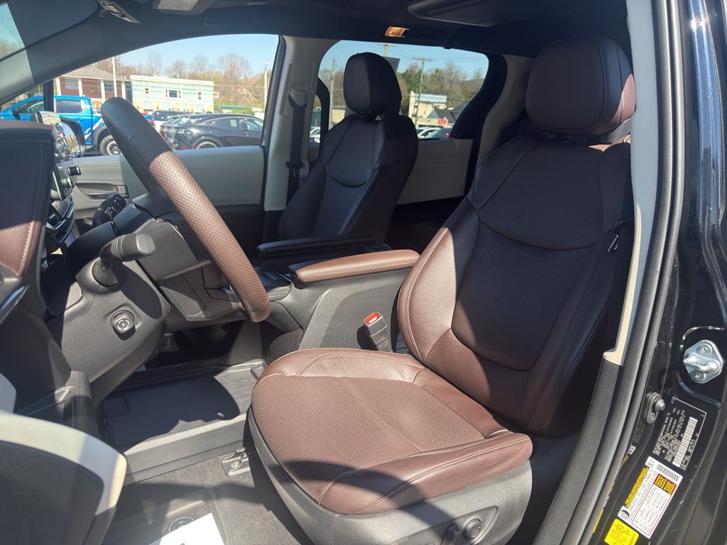 2023 Toyota Sienna Platinum