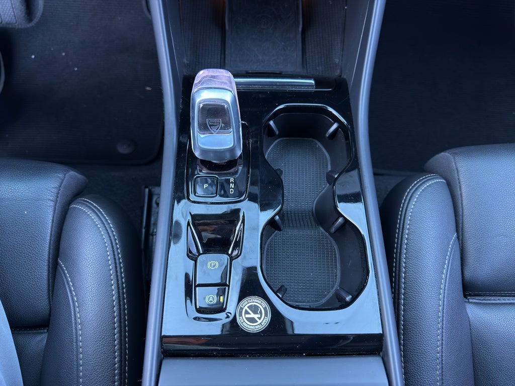 2024 Volvo XC40 Plus Dark Theme