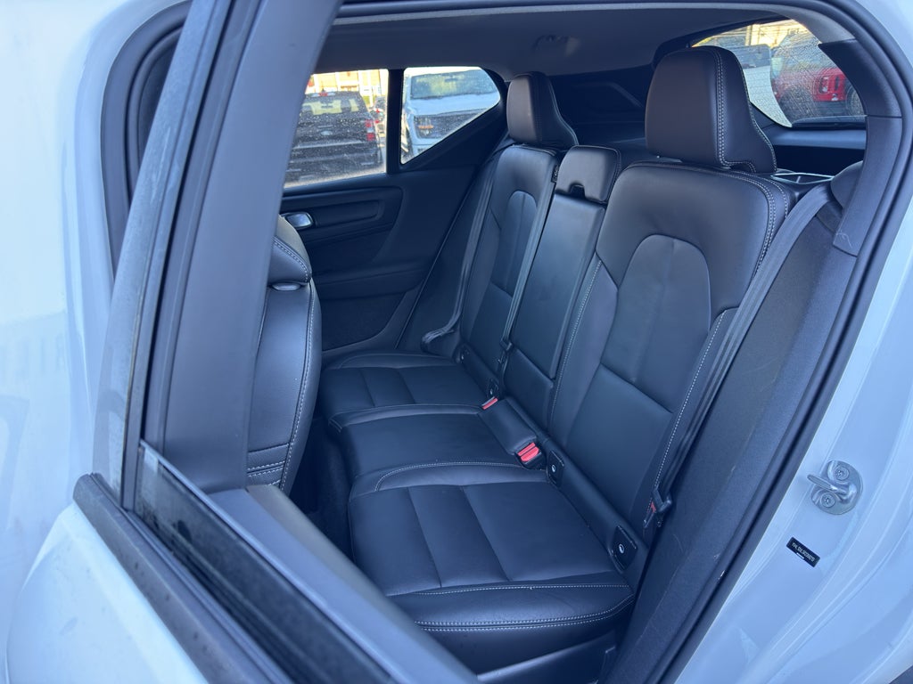 2024 Volvo XC40 Plus Dark Theme