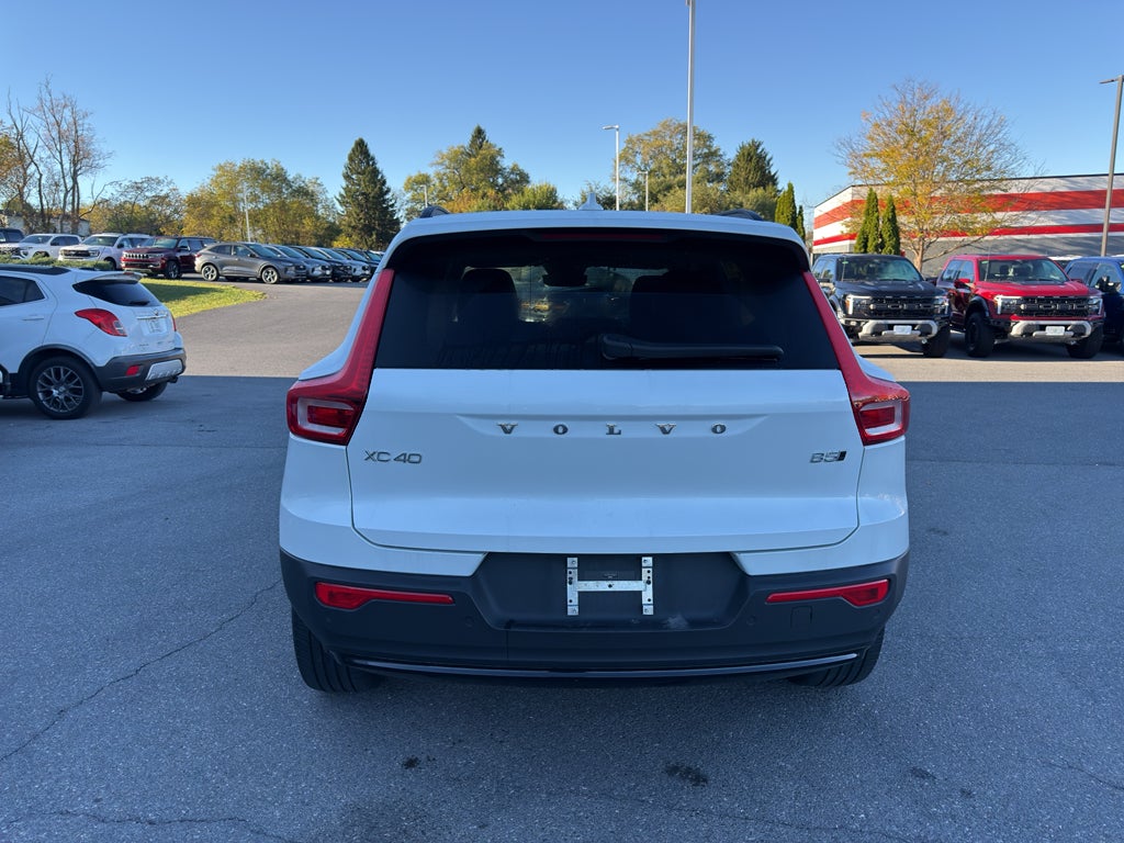 2024 Volvo XC40 Plus Dark Theme