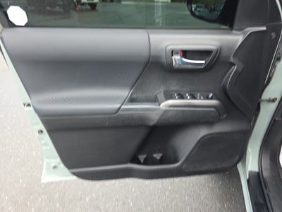 2022 Toyota Tacoma 4WD SR