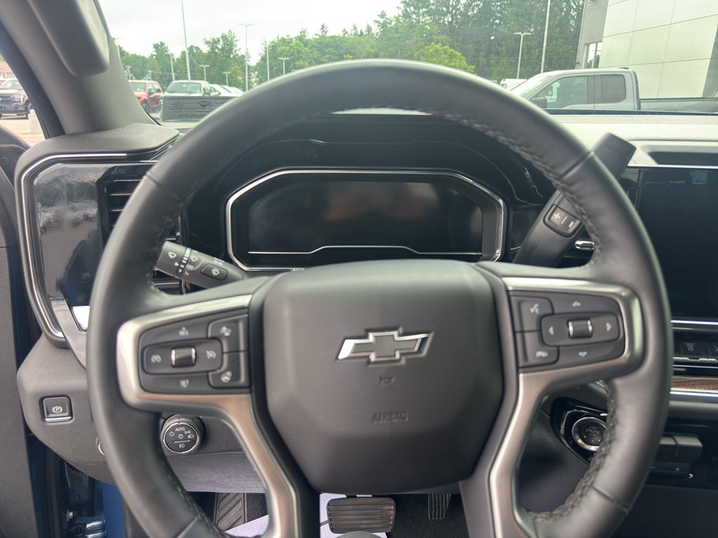 2025 Chevrolet Silverado LT
