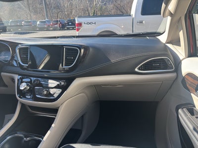 2023 Chrysler Pacifica Hybrid Limited